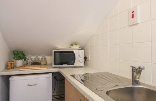Wolverley Cottage | OLD FORGE APARTMENT, romantic, with a garden in Cookley