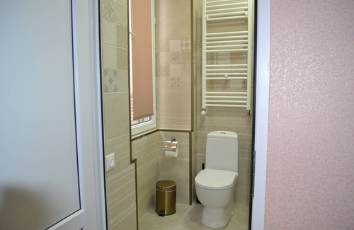 Telavi House | Cozy Old Gate: Family-Friendly Stay with Restaurant & Breakfast