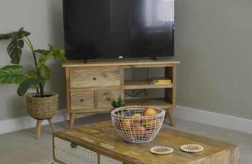 St Ives Apartment | Convenient City Center Apartment with Free Parking