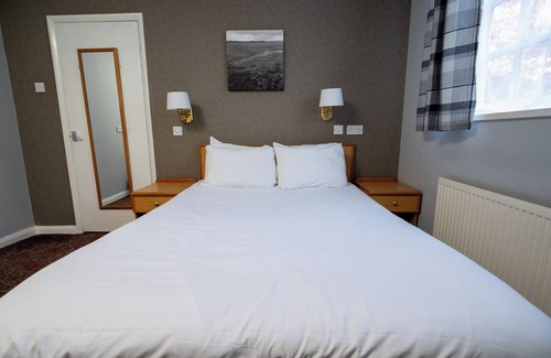 Hull Hotel | Cozy Old Grey Mare Hotel with Family-Friendly Amenities