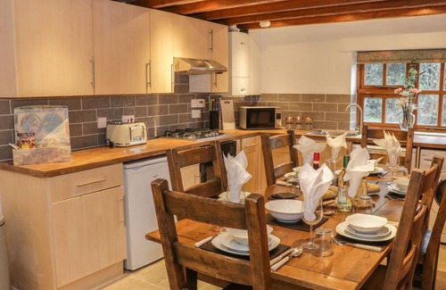 Church Stretton Cottage | Old Hall Barn 4: Family-Friendly Retreat with Spa Access