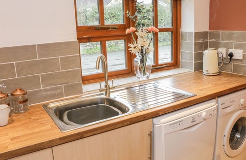 Church Stretton Cottage | Old Hall Barn 4: Family-Friendly Retreat with Spa Access