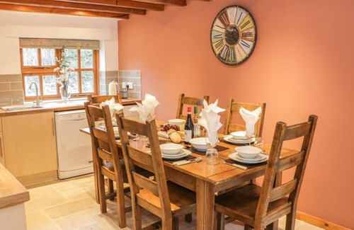 Church Stretton Cottage | Old Hall Barn 4: Family-Friendly Retreat with Spa Access