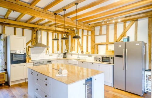 Darsham Cottage | Old Hall Barn: Perfect for Groups with Spa & Breakfast