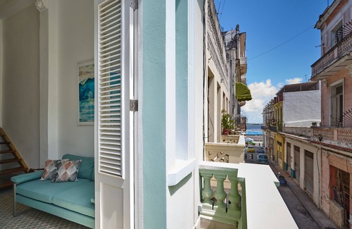Old Havana Apartment | Discover Old Havana: Top-Rated Apartment with Spa & Kitchen