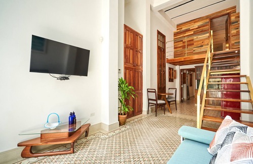 Old Havana Apartment | Discover Old Havana: Top-Rated Apartment with Spa & Kitchen