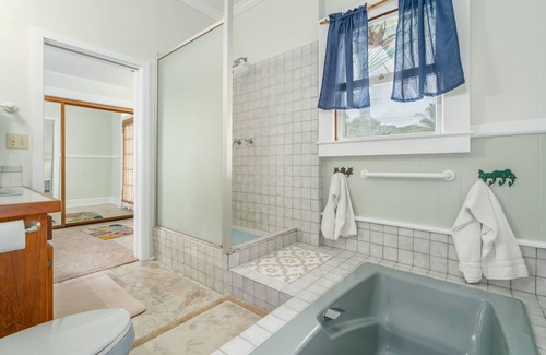 Hilo Bed & Breakfast | Idyllic Old Hawaiian B and B with Ocean Views & Restaurant