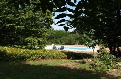 La Boissiere-d’Ans Cottage | Cozy Retreat with Pool and Spa, Rated 9/10 by Guests