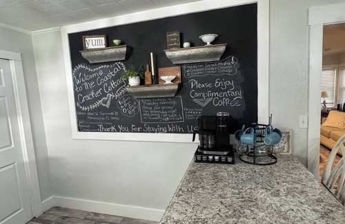 Homosassa House | Prime Old Homosassa Location! Kitchen & 10/10 Guest Rated!