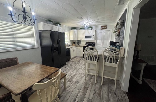 Homosassa House | Prime Old Homosassa Location! Kitchen & 10/10 Guest Rated!