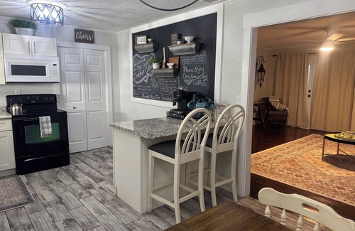 Homosassa House | Prime Old Homosassa Location! Kitchen & 10/10 Guest Rated!