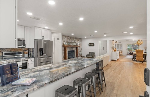 Homosassa House | Riverfront Retreat: Kayaks, Pool & Ocean Views Await