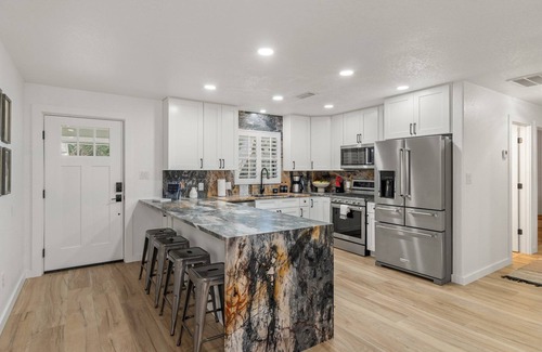 Homosassa House | Riverfront Retreat: Kayaks, Pool & Ocean Views Await