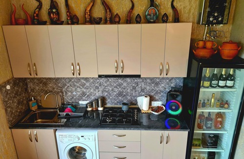 Khelvachauri House | Cozy Old House: Pet-Friendly with Breakfast & Family Comfort