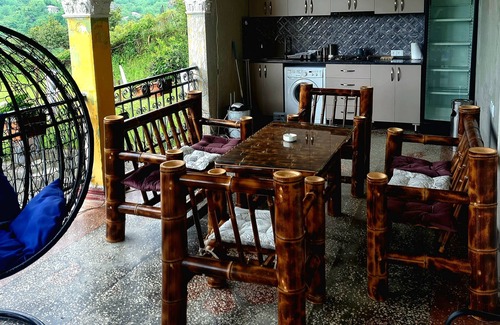 Khelvachauri House | Cozy Old House: Pet-Friendly with Breakfast & Family Comfort