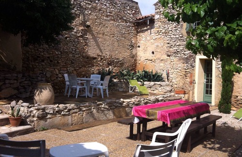 Poulx House | Discover Old House in a Provencal Village with Pool & Breakfast