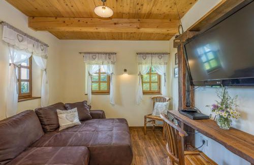 Brezice Apartment | Old House Knezovo With Lovely View - Happy Rentals