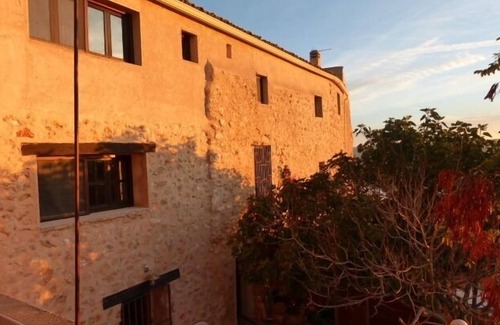 Zafra de Zancara Cottage | Experience Pedro Chicote's Old House: Ideal for Families