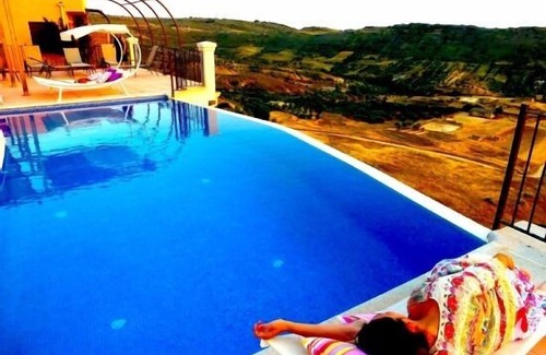 Zafra de Zancara Cottage | Pet-Friendly Getaway at Old House of Pedro Chicote Loft