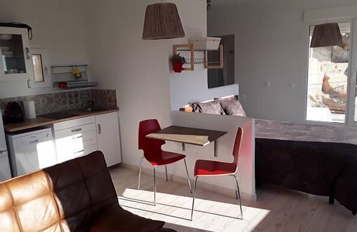 Zafra de Zancara Cottage | Explore the Old House of Pedro Chicote with Pool & Spa