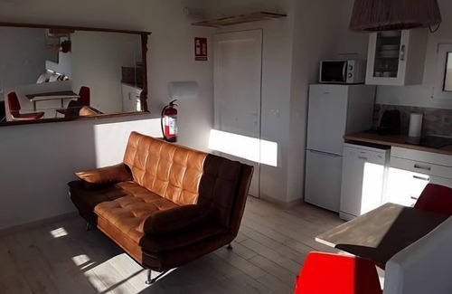 Zafra de Zancara Cottage | Explore the Old House of Pedro Chicote with Pool & Spa