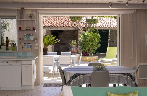 La Flotte House | Charming Family-Run Hotel with Ocean Views and 10/10 Rating