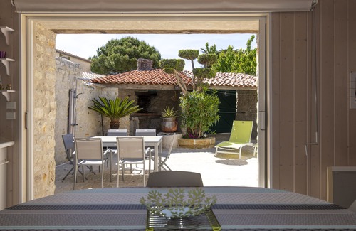 La Flotte House | Charming Family-Run Hotel with Ocean Views and 10/10 Rating