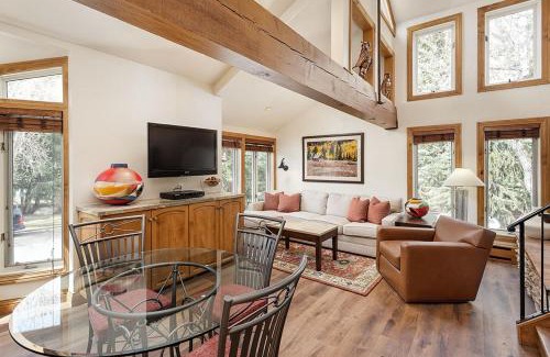 Aspen House | Bright Corner Townhouse with Treetop Views near Aspen