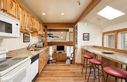 Aspen House | Bright Corner Townhouse with Treetop Views near Aspen
