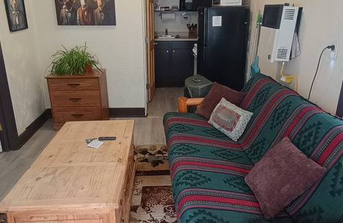 Collbran Apartment | Old Hunting Cabin Apartment on High St