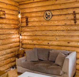 Gergeti House | Cozy Old Hut: Oceanfront Retreat with Spa & Pet-Friendly
