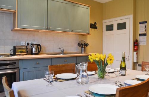 Dunfermline House | Explore Old Inzievar: Pet & Child Friendly Getaway