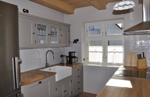 Glowe House | Romantic Retreat at Old Katen Glowe - Oceanfront Escape