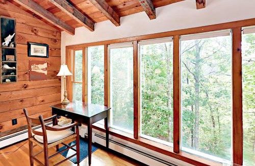Wellfleet House | Welcoming Old Kings Hideout: Family and Pet-Friendly Retreat