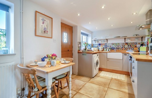 Horning House | Old Lion Cottage - Two Bedroom House, Sleeps 4