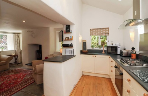 Lee Cottage | Old Maids Cottage: Pet Friendly Oceanfront Retreat
