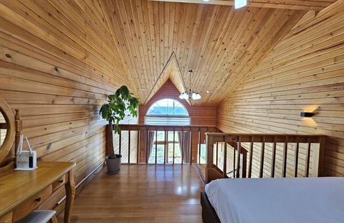 Namwon House | Cozy Old Man and Sea Pension: Family-Friendly with Breakfast