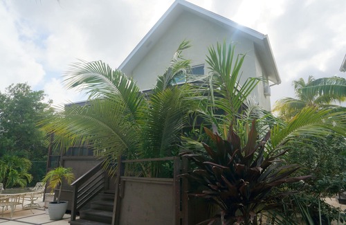 Old Man Bay Villa | Modern Oceanfront Villa with Exceptional Guest Ratings