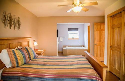 Estes Park House | Family-Friendly Old Man Mountain Lodge with Dog Welcome