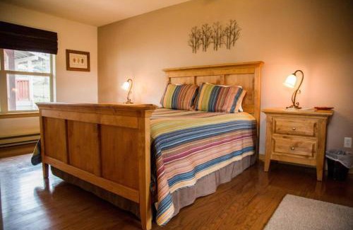 Estes Park House | Family-Friendly Old Man Mountain Lodge with Dog Welcome