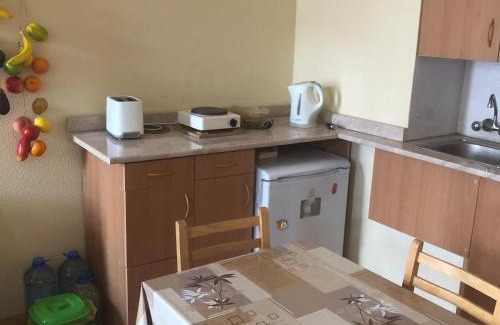 Avlabari Apartment | Guest Rated: 9.2 at Old Metekhi Apartment with Pool & Dining