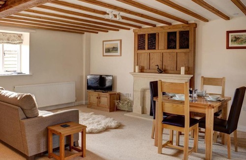 Chipping Campden House | Pet-Friendly Old Mill Barn with Breakfast & Top Ratings