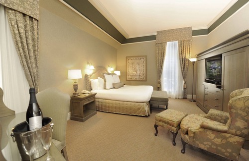Old Mill Hotel | Discover Old Mill Toronto: 4-Star Eco-Friendly Retreat