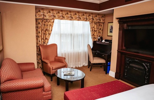 Old Mill Hotel | Discover Old Mill Toronto: 4-Star Eco-Friendly Retreat
