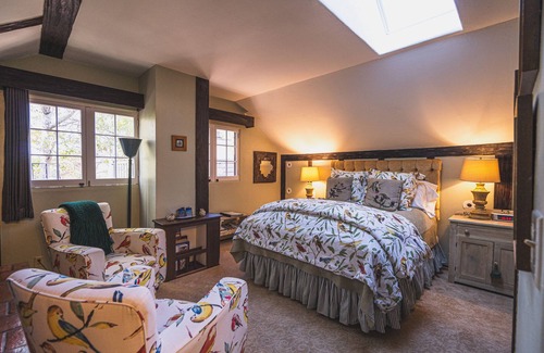 Monterey Bed & Breakfast | Explore Old Monterey Inn: 4-Star Hotel with Breakfast and Dining