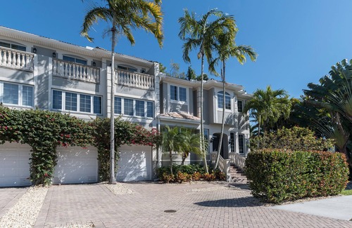 Old Naples Villa | Beautiful 4 Bedroom Home in Olde Naples with Private Pool