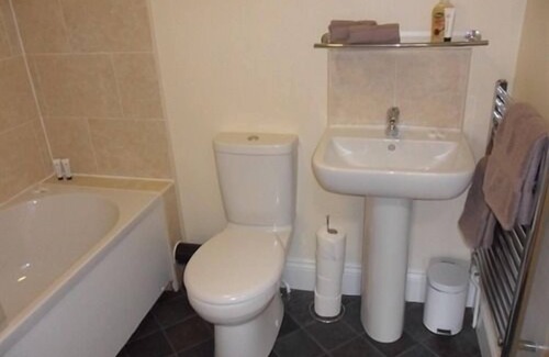 Thirsk Hotel | Exceptional Old Oak Tree: Child-Friendly with Breakfast Included