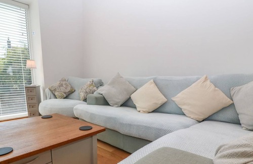 Saltash House | Old Orchard Barn: Pet-Friendly Retreat with Spa & Hot Tub