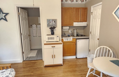 Old Orchard Beach Bed & Breakfast | Inviting Old Orchard Beach Inn: Pool, Breakfast & Family Fun
