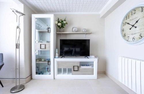Bermeo Apartment | Cozy Old Port Apartment with Spectacular Harbor Views